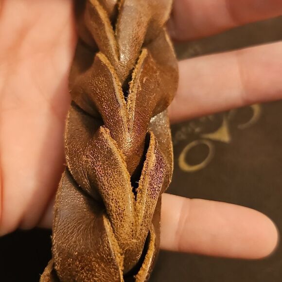 Elegant Brown and Gold Shoulder Bag with Braided Strap - Picture 6 of 7